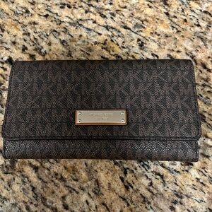 Michael kors wallet